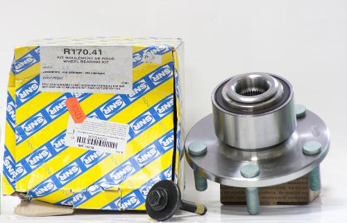 Ступица с подшипником передняя Mazda 3 (2003-2006) SNR